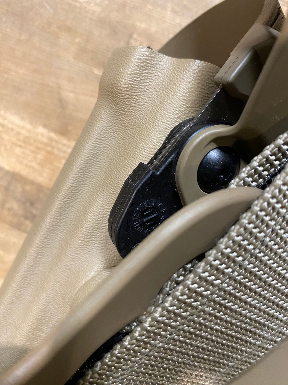 未使用 サファリランド 6334USN SIG P226R ホルスター FDE Safariland タイプ SIG P220 P226 右用 ホルスター SAFARILAND