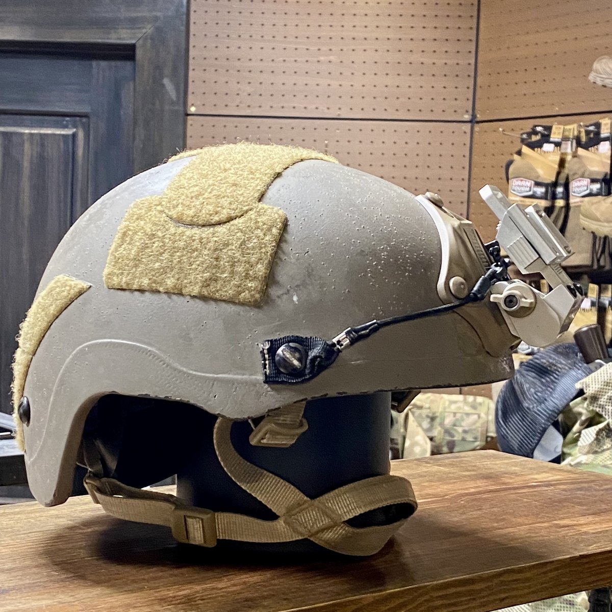 某国陸軍特殊部隊新型FASTバリスティックヘルメット NIJ LvⅢA