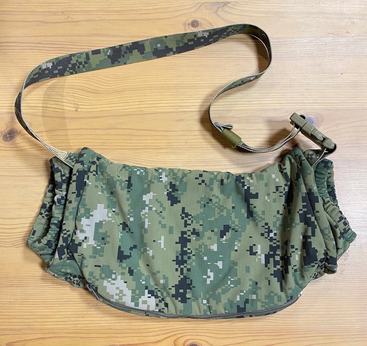 米軍実物/Eagle Industries ハンドウォーマースリーブ AOR2 米軍実物/Eagle Industries ハンドウォーマースリーブ AOR2