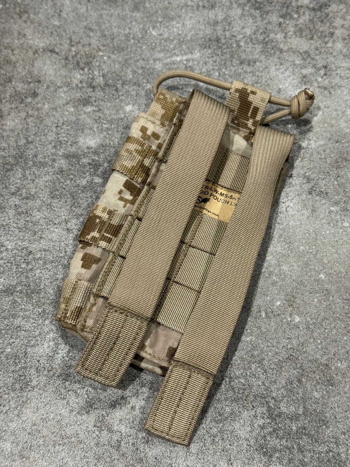 Eagle ラジオポーチ AOR1 白パル　Dタグ lbt MBITR eagle製 ラジオポーチ AOR1 | 第三商店