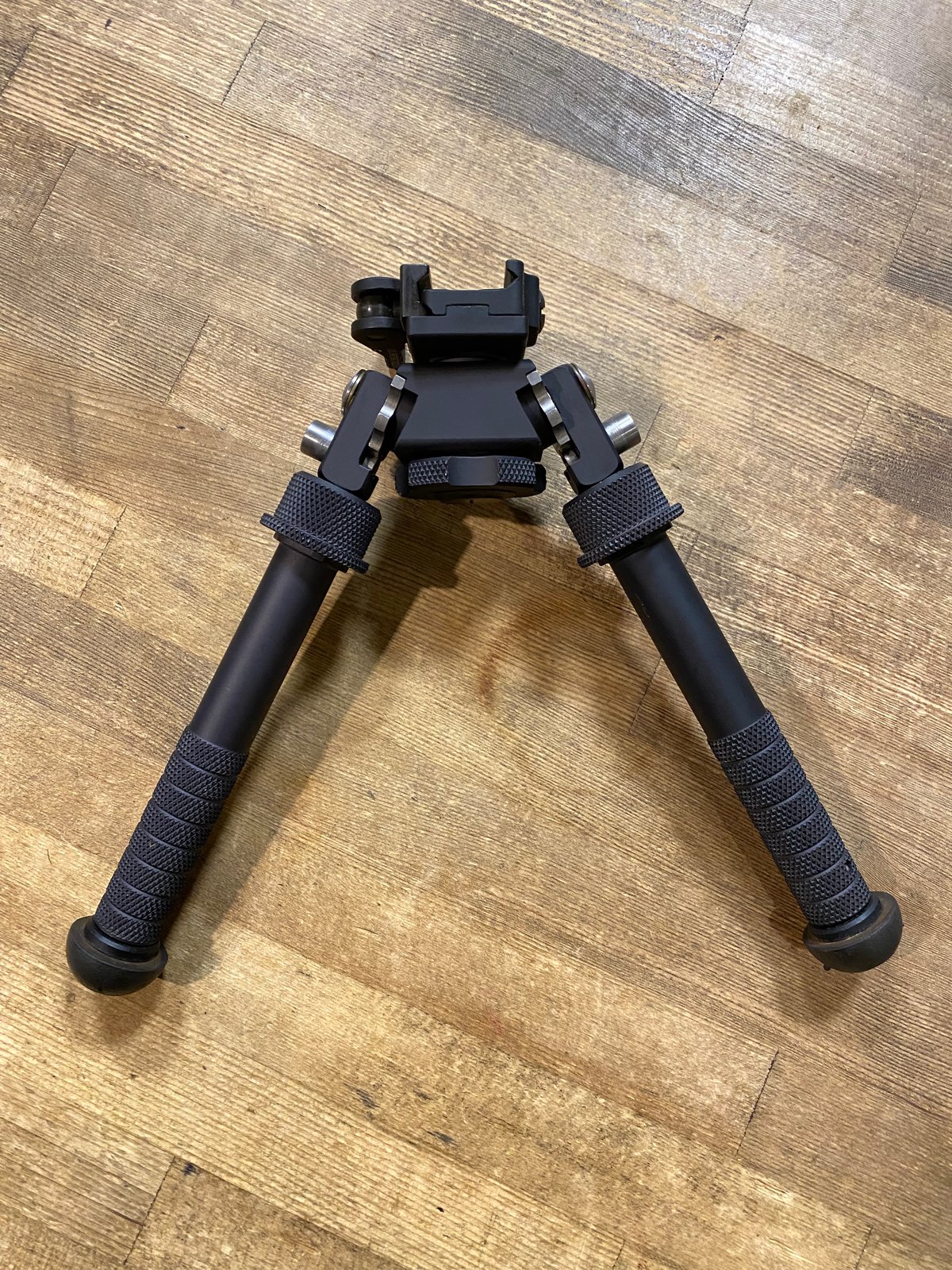 旧モデル 実物 B&T Industries製 bipod ATLAS BT10-LW1 | 旧モデル 実物 B&T Industries製 bipod ATLAS BT10-LW1 |