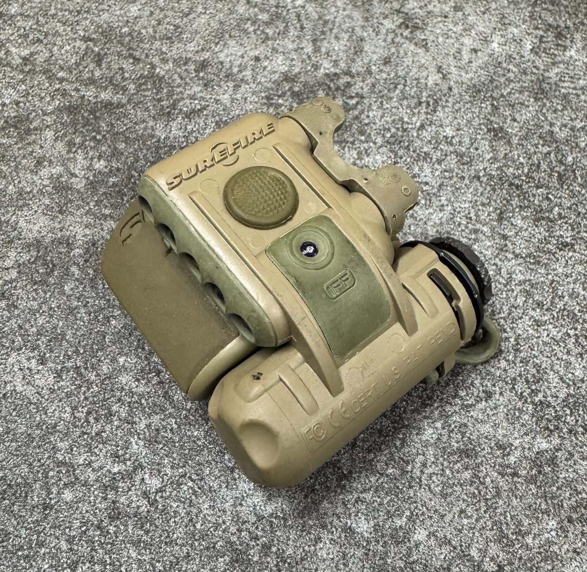 実物SUREFIREシュアファイア HL1ヘルメットライト / フラッシュライト 実物SUREFIREシュアファイア HL1ヘルメットライト / フラッシュライト