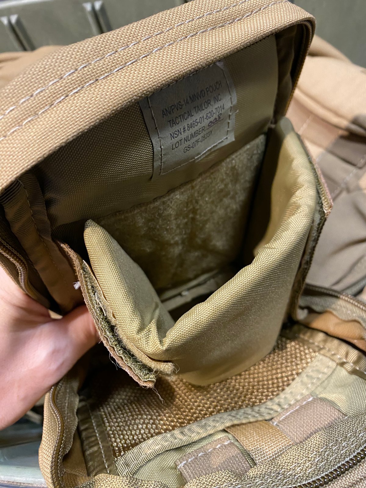 海兵隊 実物 USMC TAC SHIELD ポーチ 海兵隊放出品 TAC SHIELD UNIVERSAL RIFLE Mag pouch ポーチ／マガジン