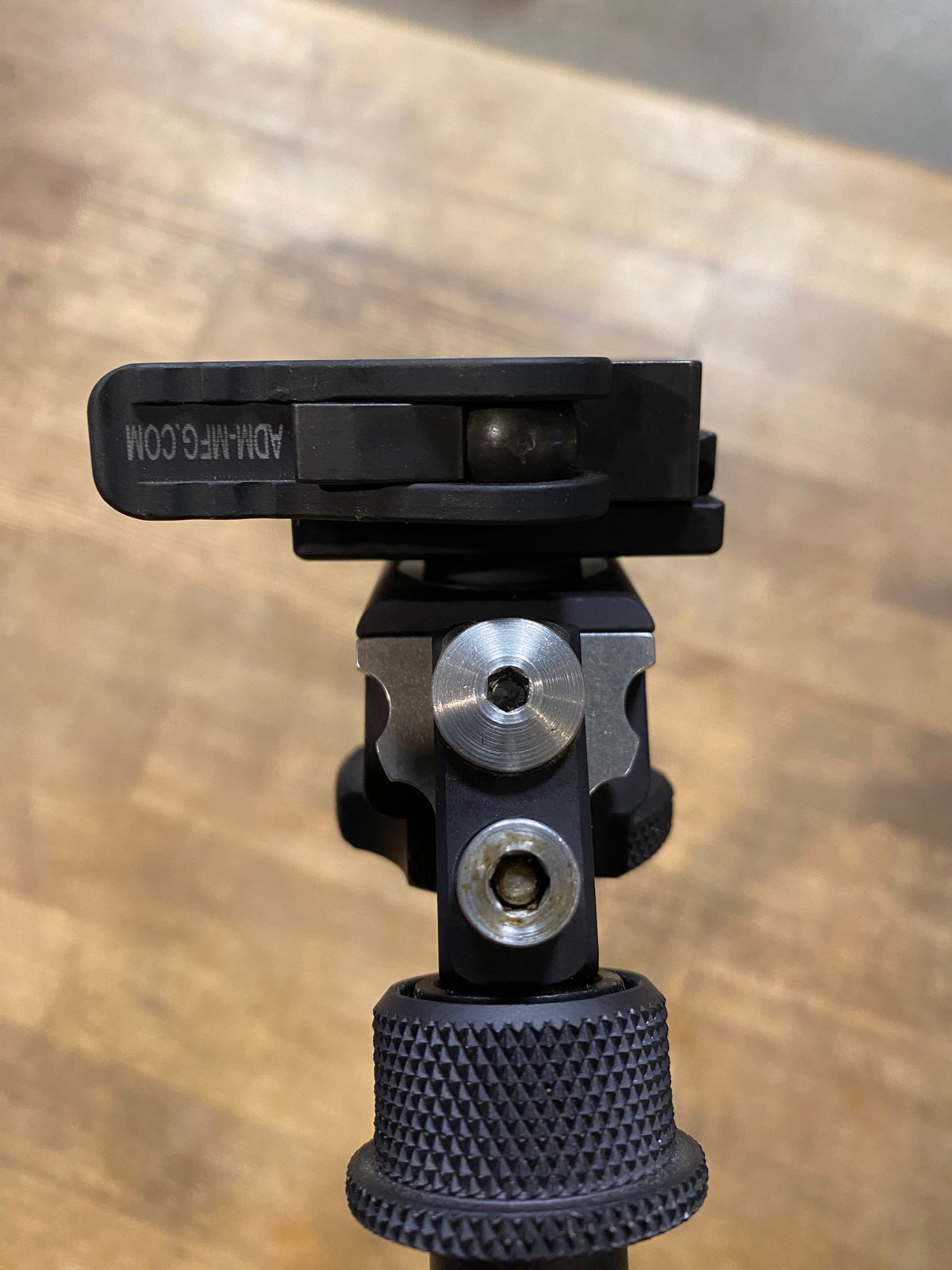 旧モデル 実物 B&T Industries製 bipod ATLAS BT10-LW1 | 旧モデル 実物 B&T Industries製 bipod ATLAS BT10-LW1 |