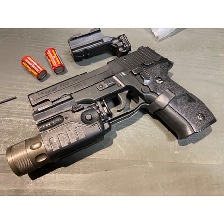 激レア SUREFIRE 114 P226用 タクティカルライト