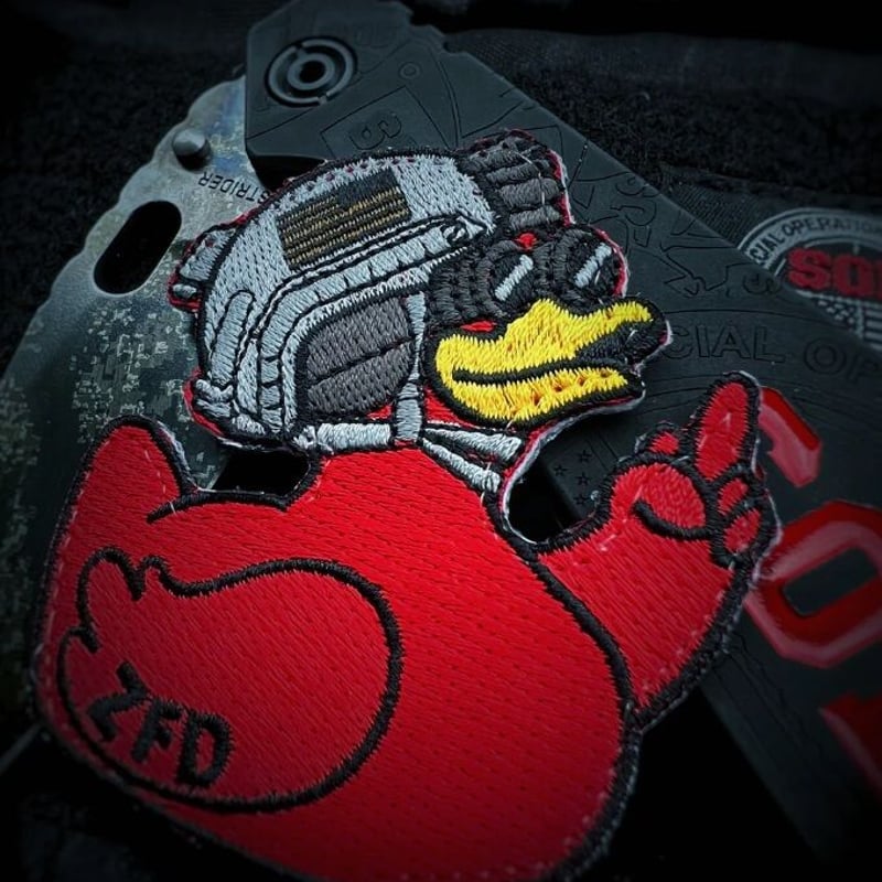 Zero Fucks Duck Original Series 1 V2 1.2 Red パッ