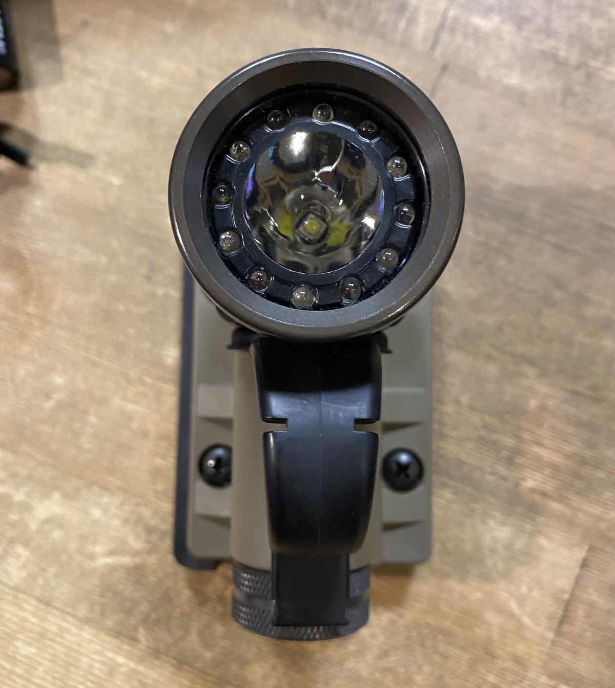 FIRST LIGHT Tomahawk MC タクティカルライト | 第三商店 FIRST LIGHT Tomahawk MC タクティカルライト | 第三商店