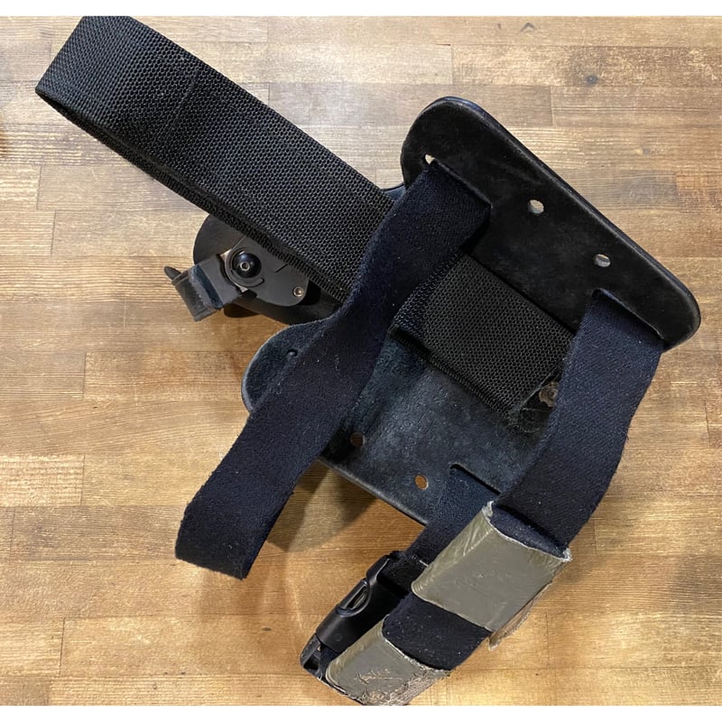 Safariland ホルスター + ピストランヤード BT Tek-Mount Safariland Holster Adapter Kit | WILLY