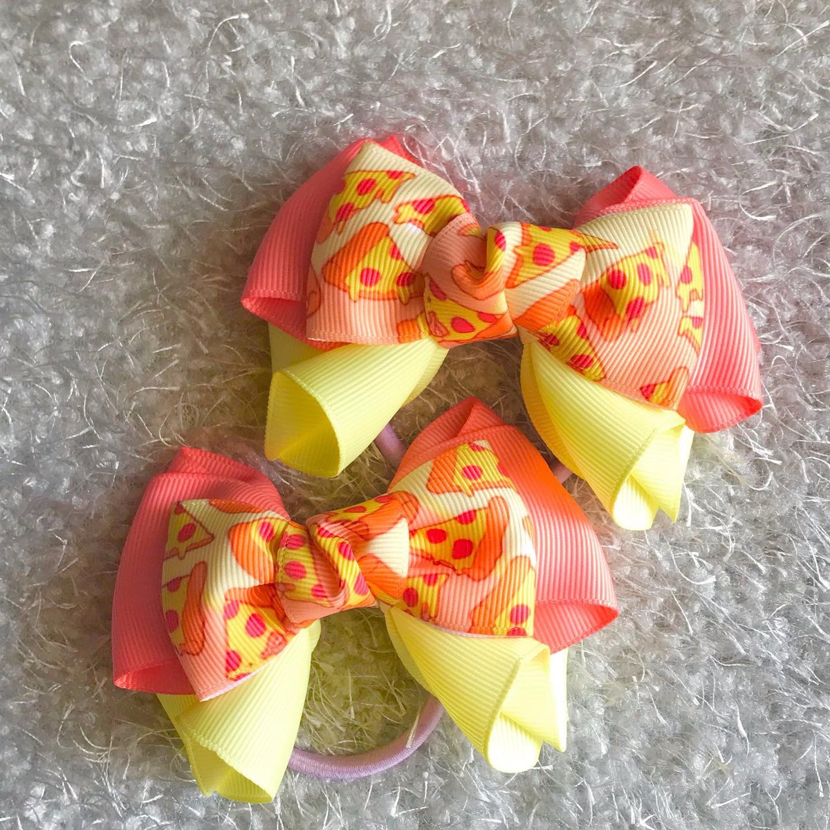 ピザ柄 RURIリボン ヘアゴム | REKA ♡ Handmade Shop🛒𓈒𓏸