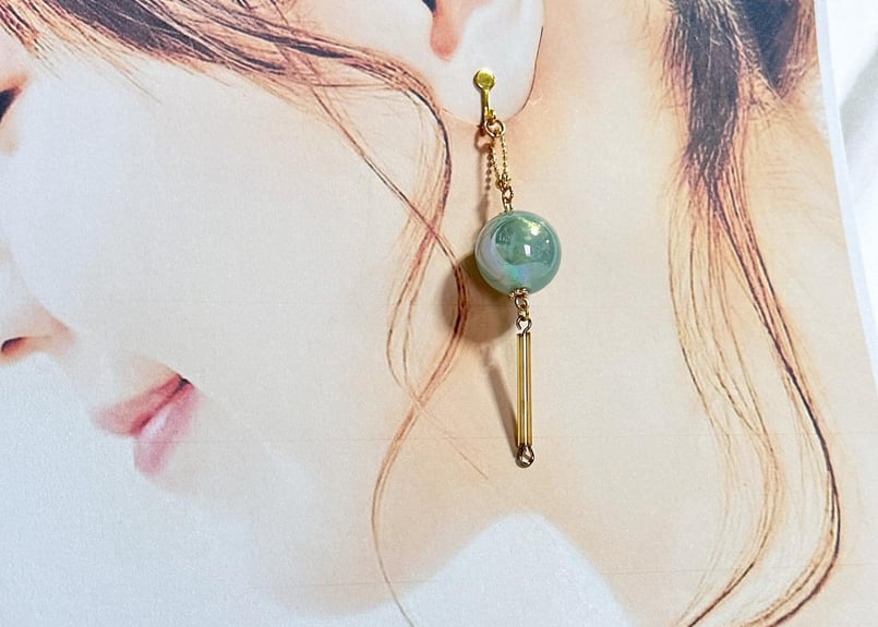 シラービーズ グリーン × ゴールド イヤリング | REKA ♡ Handmade