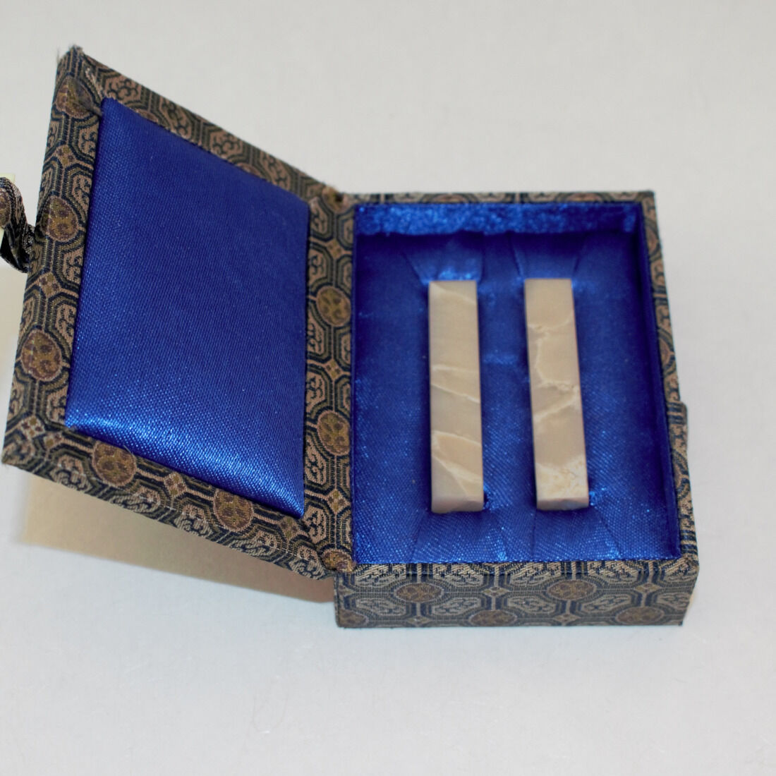 Q　篆刻用石印材　１顆 Q篆刻用石印材1顆