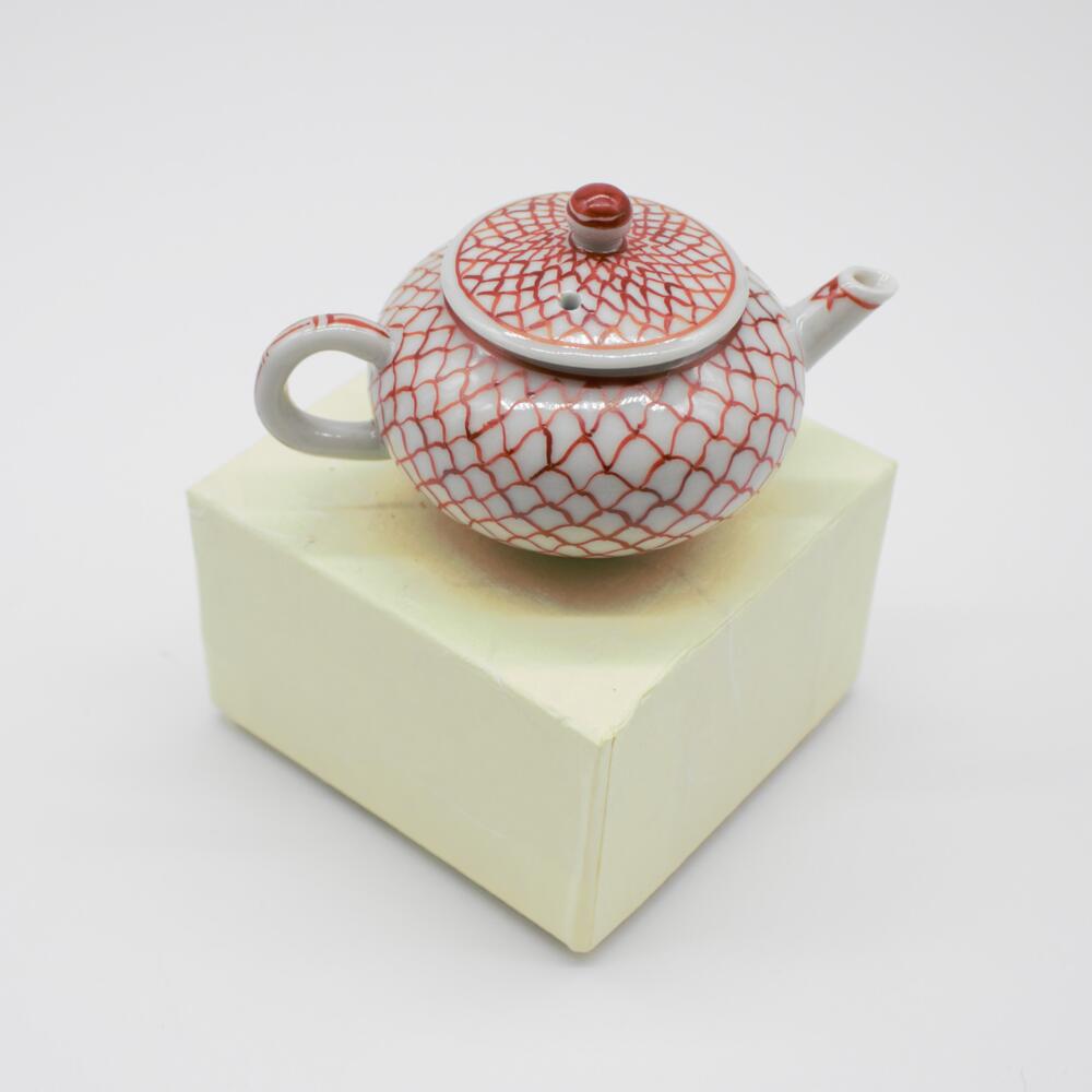 九谷焼 水滴 急須型 網目文様』 | 創業寛文12年 菊屋公式オンライン