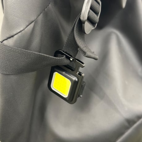 COBカラビナライト ミニ投光器 USB-C充電式 小型 作業灯 キーホルダー IPX4防水 高輝度 4種モード 磁石 アウトドア 釣り キャンプ 登山 充電式 ランタン 軽量 懐中電灯 コンパクト