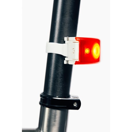 Ｃｕｒｖｅ　Ｒｅａｒ　Ｌｉｇｈｔ　自転車用カーブリアライト　Ｗｈｉｔｅ 410●Ｃｕｒｖｅ　Ｒｅａｒ　Ｌｉｇｈｔ　自転車用カーブリアライト　Ｗｈｉｔｅ●BOOKMAN【取寄せ商品】