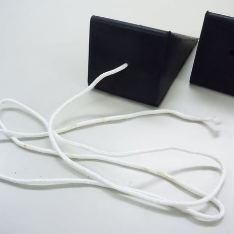 ７６ｘ１２５ｘ６７ｍｍ　タイヤストッパー（２個組）  【取寄せ商品】