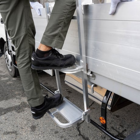 トラック荷台昇降ステップ　　荷台用　ＴＳＨ－４０４３ 長谷川工業【取寄せ商品】