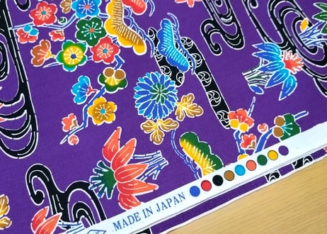 生地・反物＿紫色の紅型（びんがた）布。大きい柄の沖縄柄綿生地。Made in JAPAN（手作り浴衣）