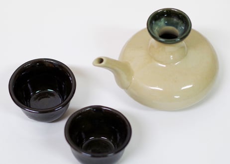 超特価セール品＜セット品＞陶器徳利カラカラ（首緑ブルー、胴体白）1個、おちょこ（緑ブルー）2個のセット
