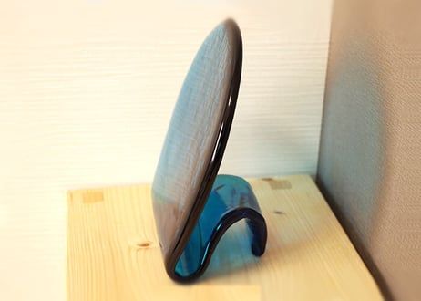 ＜正規品＞（彫刻付き）半透明の琉球ガラス盾（水色）祝い事や、甕（カメ、壺）の前や、玄関のネームプレートにも最適。2色（水色、青色）を用意（名入れ、オリジナル彫刻、レーザー加工、可能商品）