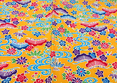 黄色の紅型（びんがた）布。小さい柄の沖縄柄綿生地。Made in JAPAN