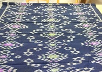 紺色の紅型（びんがた）小さい柄の沖縄柄綿生地。Made in JAPAN
