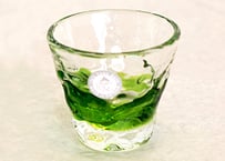 ＜正規品＞豊かな森林をイメージさせる緑色。おちょこの琉球ガラス単品！1口で飲み干せるサイズで4色用意（オレンジ、青色、水色、緑色）
