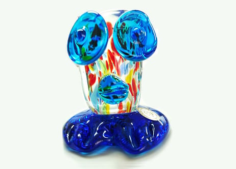 ＜正規品＞限定品。縁起の良い琉球ガラス製ふくろう（水色）単品価格。透き通ったガラスの中に模様を入れ、目と足は綺麗な水色に。使いやすいサイズのものを3色ご用意（青色、水色、緑色）