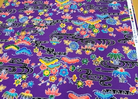 生地・反物＿紫色の紅型（びんがた）布。大きい柄の沖縄柄綿生地。Made in JAPAN（手作り浴衣）