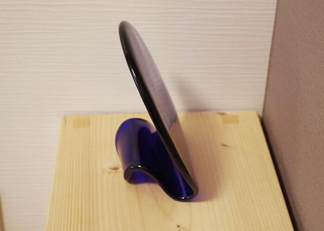 ＜正規品＞（彫刻付き）半透明の琉球ガラス盾（青色）祝い事や、甕（カメ、壺）の前や、玄関のネームプレートにも最適。2色（水色、青色）を用意（名入れ、オリジナル彫刻、レーザー加工、可能商品）
