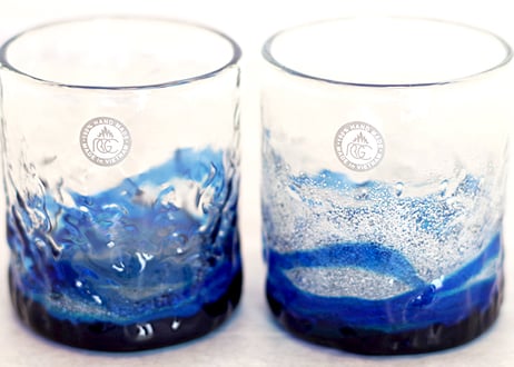 ＜正規品＞沖縄スカイブルーの青水色「海でこぼこグラス2個」と「徳利1個」セット！琉球ガラス（その他、水緑色、オレンジ色を用意）