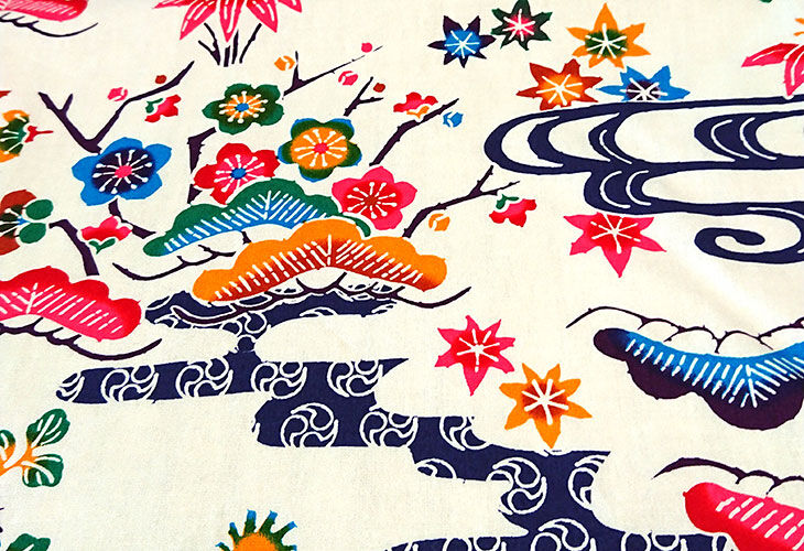 超特価セール品＞タペストリー縦長（白地）沖縄独特の絵柄（紅型びんが