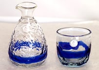 ＜正規品＞沖縄スカイブルーの青色「でこぼこ線入りグラス2個」と「徳利1個」セット！琉球ガラス（その他、水色、緑色、オレンジ色を用意）