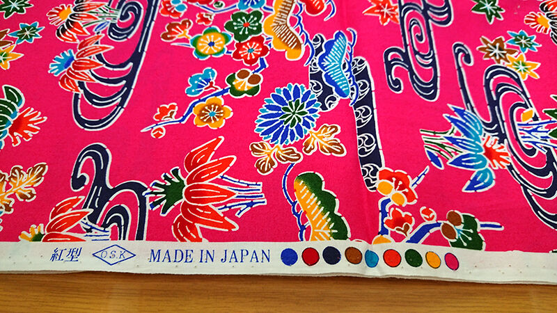ピンク色の紅型（びんがた）布。大きい柄の沖縄柄綿生地。Made in