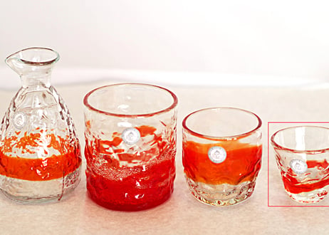 ＜正規品＞鮮やかなオレンジ色。おちょこの琉球ガラス単品！1口で飲み干せるサイズで4色用意（オレンジ、青色、水色、緑色）