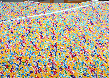 黄色の紅型（びんがた）布。小さい柄の沖縄柄綿生地。Made in JAPAN