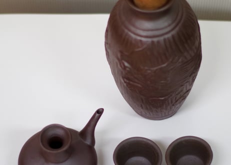 超特価セール品＜箱付きセット品（ゴムキャップ付き）＞ 5合陶器瓶、陶器徳利カラカラ1個、おちょこ2個セット