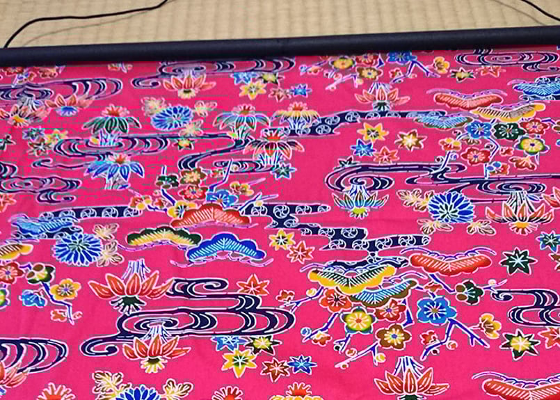 超特価セール品＞タペストリー四角（ピンク）沖縄独特の絵柄（紅型びん