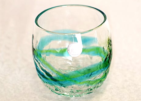 ＜正規品＞単品でこぼこたる型の琉球ガラス！たる型が手とフィットし、お酒以外にお茶でも違和感なしサイズで3色用意（青／水、水／緑、黄／緑）