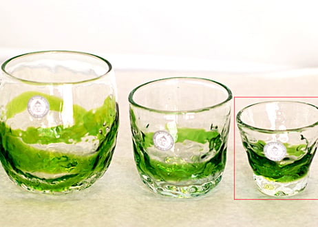 ＜正規品＞豊かな森林をイメージさせる緑色。おちょこの琉球ガラス単品！1口で飲み干せるサイズで4色用意（オレンジ、青色、水色、緑色）