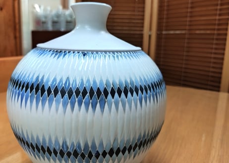 釉はじき染付壺（うわぐすり）沖縄作家「明石朋実」01