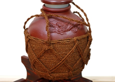 本場泡盛43度 縄巻陶器壺1800ml 30年寝かせた古酒　ラスト1壺 早物勝ち 本場泡盛43度 縄巻陶器壺1800ml 30年寝かせた古酒 ラスト