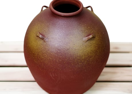 漏れなし塾生用（止水テスト済み）絶品1斗（10升）灰釉（かいゆう）灰かけ耳付壺甕カメ（縄なし）灰がかかった最高の風合い！沖縄の土で作る本場泡盛古酒（ウィスキー、焼酎などの蒸留酒を熟成）