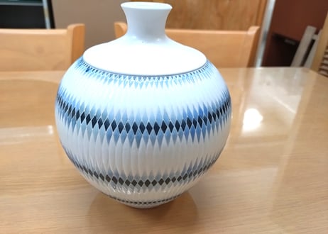 釉はじき染付壺（うわぐすり）沖縄作家「明石朋実」01