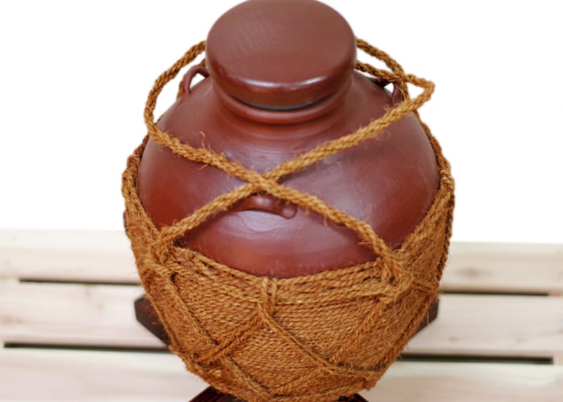 【お値下げ】泡盛　瓶　甕　古酒　焼酎用陶器容器 藁の蓋付き 漏れなし塾生用（止水テスト済み）≪蓋つき、付属品なし≫繩巻耳壺2升