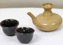 超特価セール品＜セット品アウトレット＞陶器徳利カラカラ（茶クリーム）1個、おちょこ（緑ブルー）2個のセット