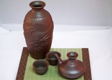 超特価セール品＜箱付きセット品＞ 5合陶器瓶、陶器徳利カラカラ1個、おちょこ2個セット
