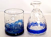 ＜正規品＞沖縄スカイブルーの青水色「海でこぼこグラス2個」と「徳利1個」セット！琉球ガラス（その他、水緑色、オレンジ色を用意）