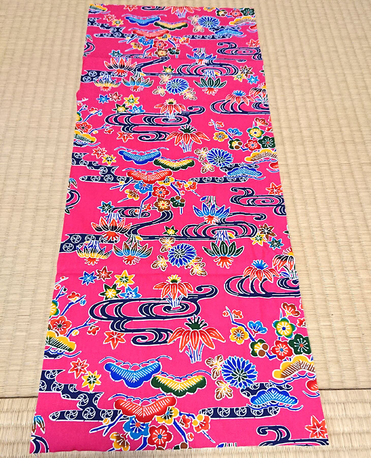 超特価セール品＞タペストリー縦長（ピンク）沖縄独特の絵柄（紅型びん