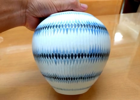 釉はじき染付壺（うわぐすり）沖縄作家「明石朋実」01