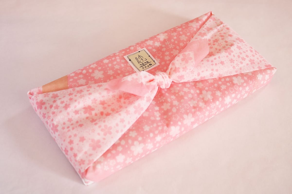 本場結城紬ポーチ亀甲柄（最安値） | 究極のベーコン『おとっぺ』小山